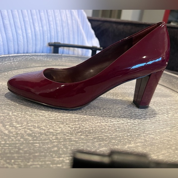 RALPH LAUREN Red High Heeled Pumps with Glossy Finish and Pointed Toe/size 6B - Picture 10 of 13